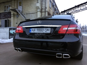 Mercedes-Benz E 350 2011 - установка диффузора и насадок на гулишетель E55 от AMG 